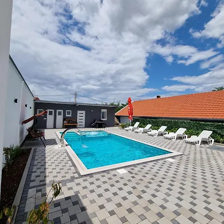 Apartman With Private Pool *