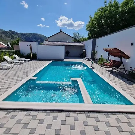 With Private Pool شقة بلاغاي