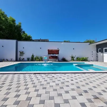 With Private Pool Appartement *